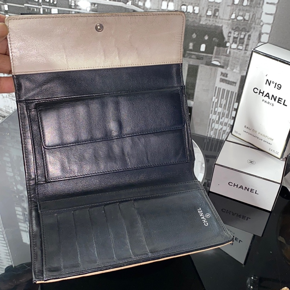 Sold Authentic CHANEL Bicolore Quilted CC Logo Leather Trifold Wallet - Picture 13 of 17